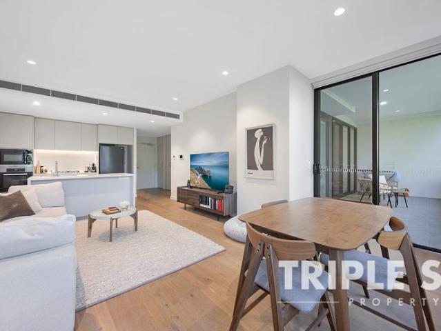 Serene Luxury Living: Stylish and Spacious Apartment at One Avon