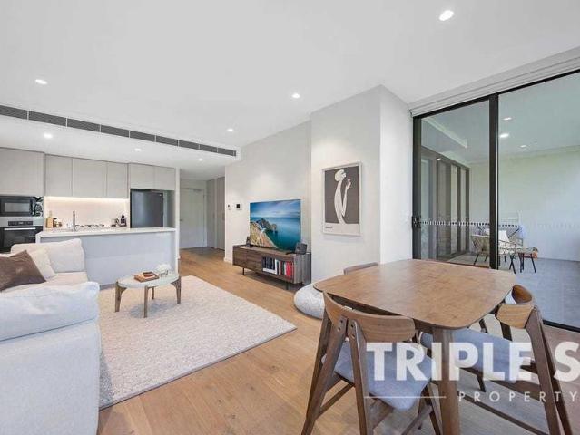 Serene Luxury Living: Stylish and Spacious Apartment at One Avon