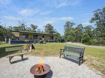 Kinglake East, Nillumbik, Victoria - Parking
