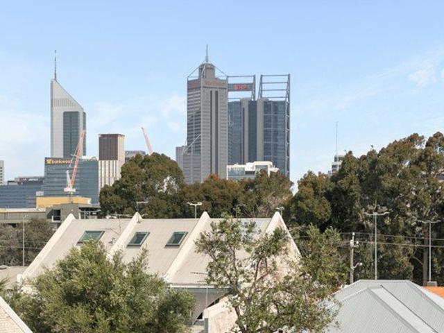 Serene Parkside, Vibrant Skyline, Seamless Lifestyle