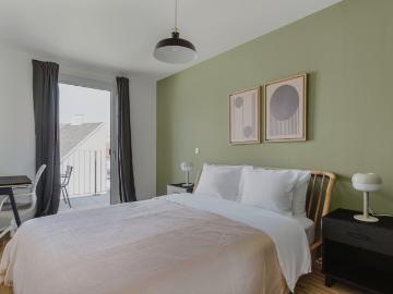 Serene Rudolfsheim Fünfhaus 1BR w/ Elev & Terrace
