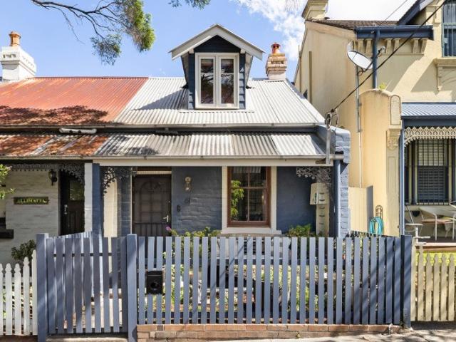 Serene two bedder opposite Johnson Park