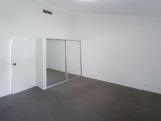 Serene urban lifestyle with unique opportunity, well presented in the great location!