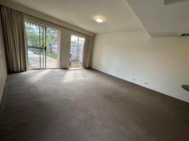 Serene urban lifestyle with unique opportunity, well presented in the great location!