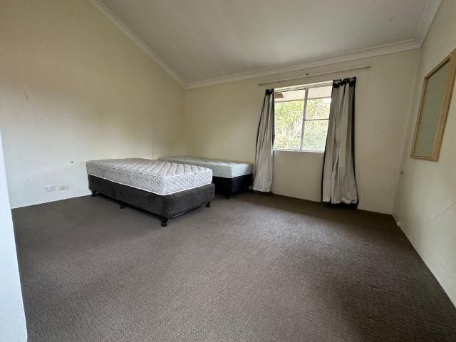 Serene urban lifestyle with unique opportunity, well presented in the great location!