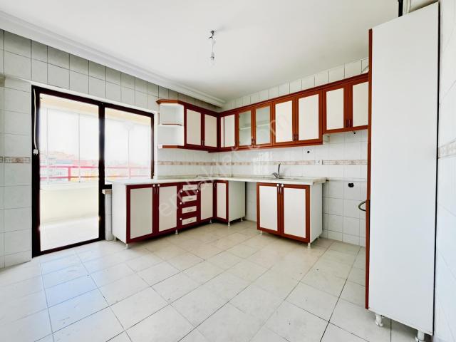 Serhat'ta 5+1 Teraslı Cam Balkonlu Temiz Dubleks Kiralık Daire