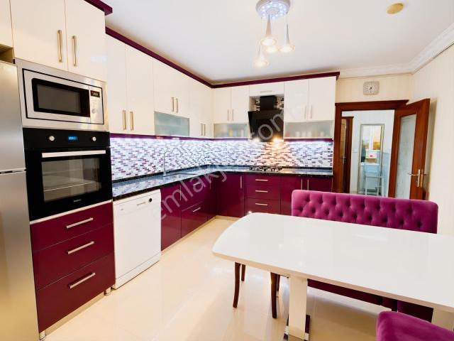 Serhat Mahallesinde Site İçerisinde 130 M2 Kök Tapu 3+1 Satılık