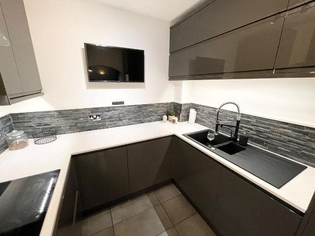 Serif Close, Nottingham NG5, 2 bed flat to rent, £1,250 pcm | PrimeLocation