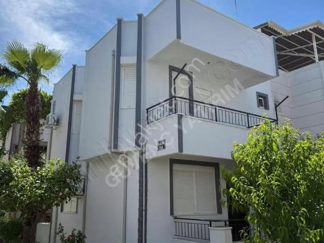 Serik Belek Mh. Havuzlu Sitede Full Eşyalı Kiralık Dubleks Villa