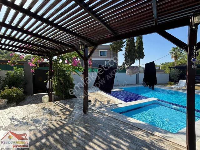 Serik, Belek'de Sahile 2 Km. Satılık 5+1 Triplex Villa !