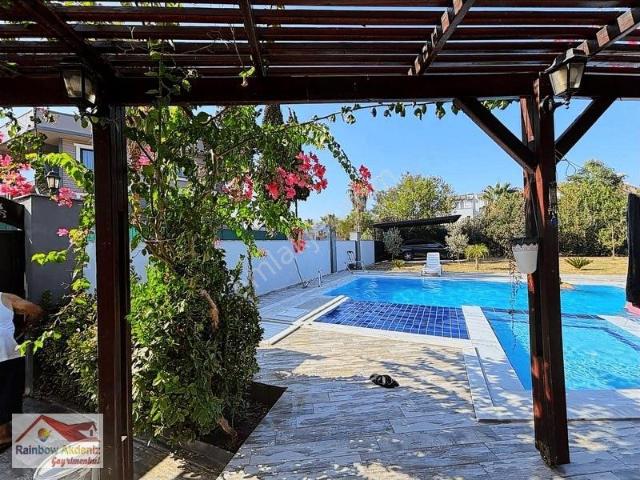 Serik, Kadriye'de Sahile 2 Km. Satılık 4+1 Triplex Villa !