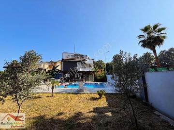 Serik, Kadriye'de Sahile 2 Km. Satılık 5+1 Triplex Villa!