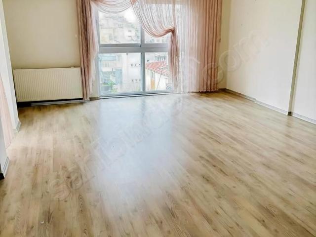 Serik Merkez'de Havuzlu Sitede Doğalgazlı 3+1 Satılık Daire
