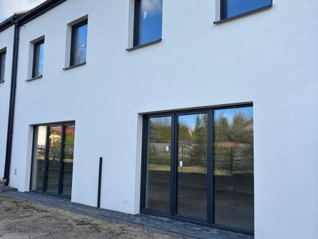 Segment środkowy lub skrajny w Serocku, 107,42 m2, nowoczesna zabudowa