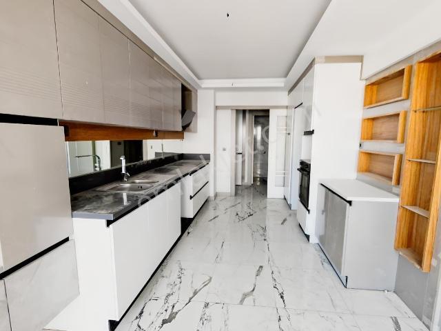 Serra Loft'ta 12. Katta 4+1 Acil Satılık Daire