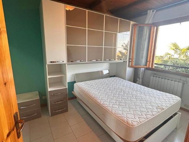 Serramazzoni bilocale con terrazzo e piscina