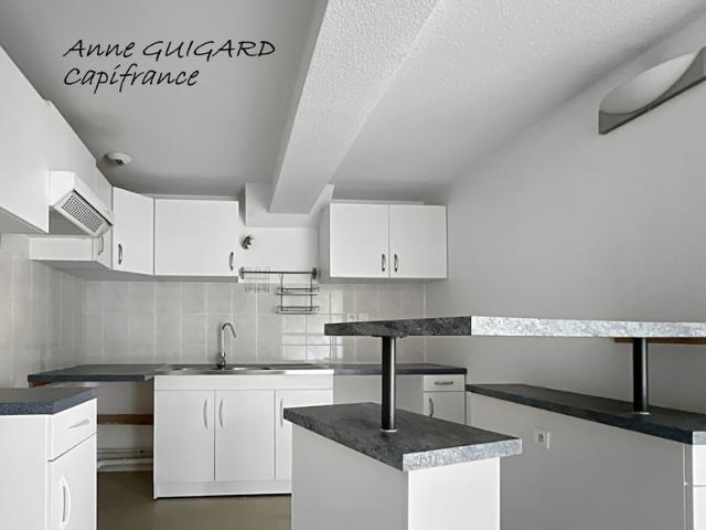 SERRIERES EN CHAUTAGNE 73 3 PIECES avec terrasse et parking, petite copropriété