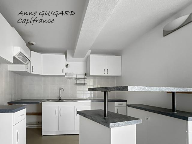 SERRIERES EN CHAUTAGNE 73 3 PIECES avec terrasse et parking, petite copropriété