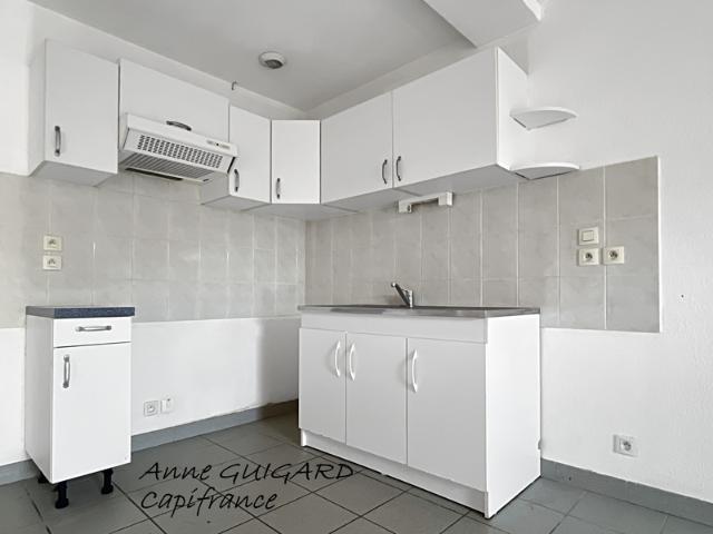 SERRIERES EN CHAUTAGNE 73 3 PIECES exposé sud avec terrasse de 41m² et parking, petite copropriété