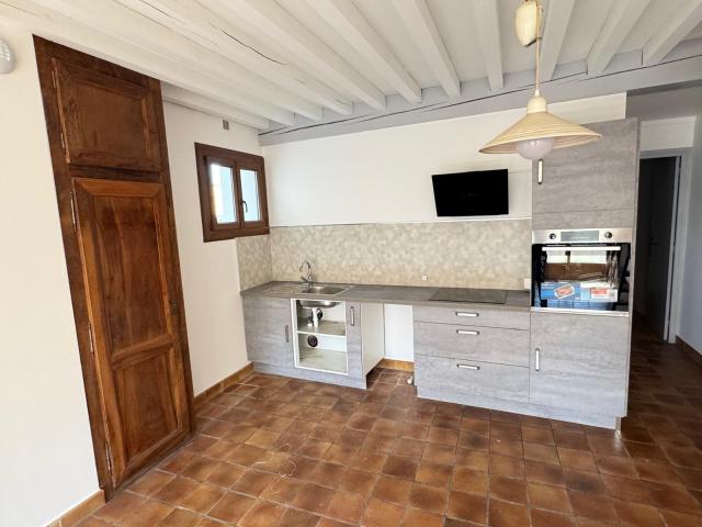 SERRIERES Maison de village rénovée T3 avec garage et jardin