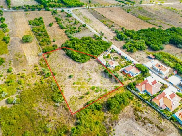 Sesimbra Pinheirinhos Terreno com a área de 6400m2