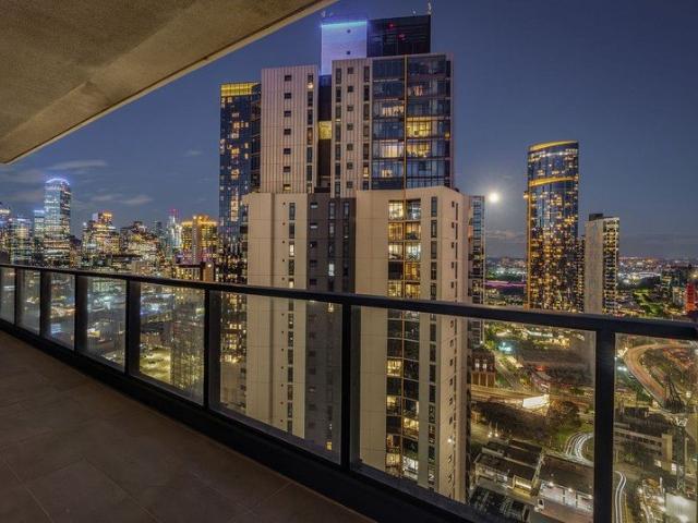 Setting a sky high bar for sub penthouse living in Melbourne