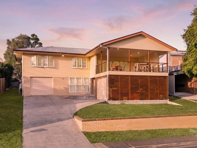 Set high on the hill Double story family living with sun set views of Mount Glorious