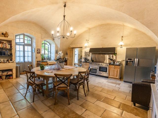 Set in the heart of the sought after village of Paradou, thi. 510m² Paradou