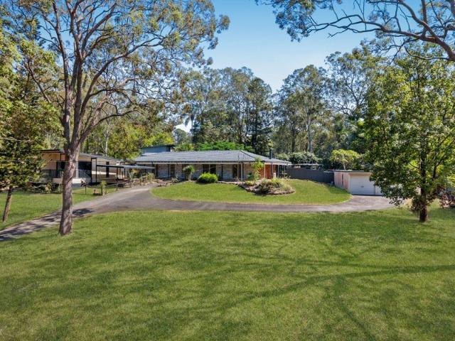 Set on 4,168m2 Dual Living Home Separate External Studio! The Perfect Family Home!