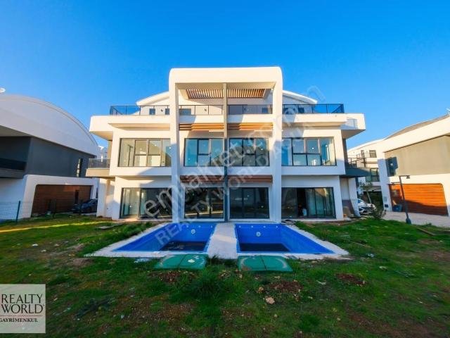 Set Premium Sitesinde Özel Havuzlu Akıllı Sistemli Satılık Villa