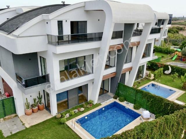 Set Premium'da Beton Havuzlu Projenin En Geniş 5+1 Köşe Villası