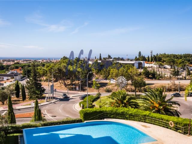 Set within a private condominium in Alcabideche, this beautifully maintained two bedroom apartment e