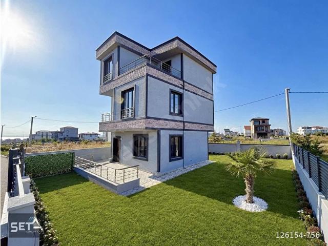 SETA GRUPTAM BAĞIMSIZ ASFALT YOLA CEPHE ADA MANZARALI 4+1