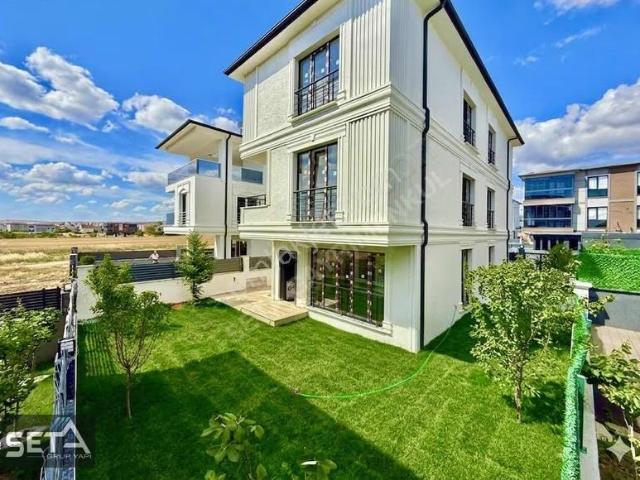 ▃▅▇seta Grup▇▅▃özenle Yapılmış Çiçek Gibi Villa Otoparklı 4+1