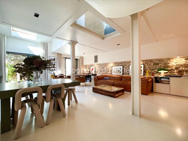 Sète, Magnifique maison de ville avec jardin et stationnemen. 176m² Sète