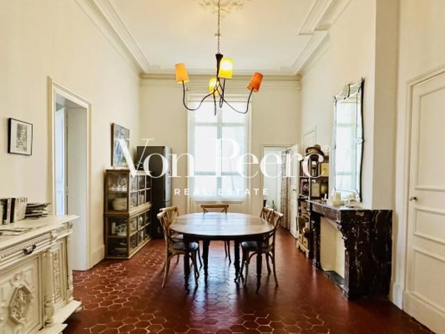 Sète centre – Appartement de charme 165 m², terrasse intime, vue canal et cachet haussmannien