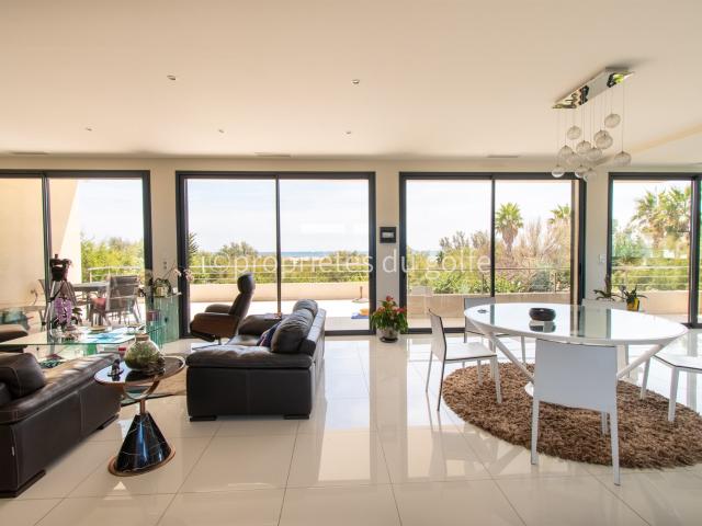 Sète, quartier des plages, propriété 1ère ligne mer et plage. 194m² Sète