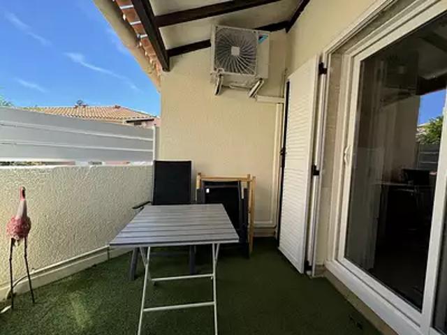 Sète 34200 Location appartement 1 pièce t1 au dernier étage terrasse