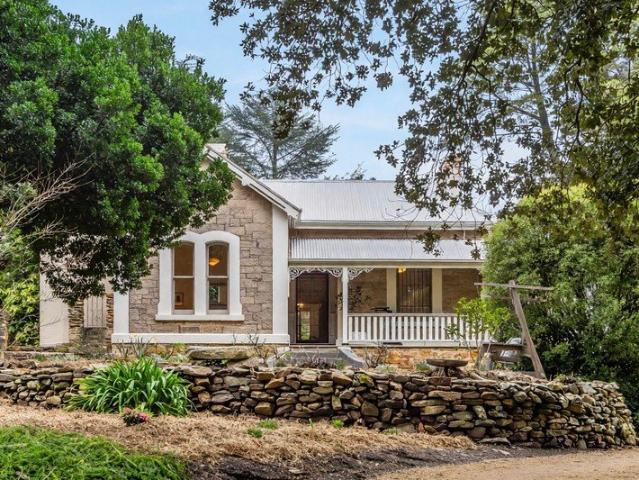 'SETON BRAE' | A Proud Family Villa with an Affluent Aldgate Legacy on 2900sqm
