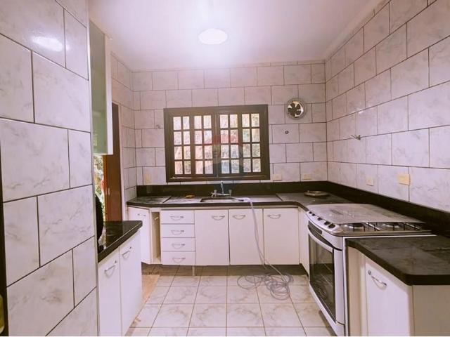 Seu Sonho: Casa em Condomínio Prestigiado!