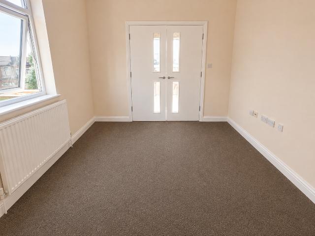 Seven Kings Road, Ilford IG3, 4 bed flat to rent, £2,600 pcm | PrimeLocation