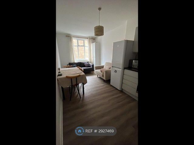 Seven Sisters Road, London N4, 3 bed flat to rent, £3,000 pcm | PrimeLocation