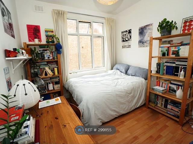 Seven Sisters Road, London N4, 3 bed flat to rent, £3,200 pcm | PrimeLocation