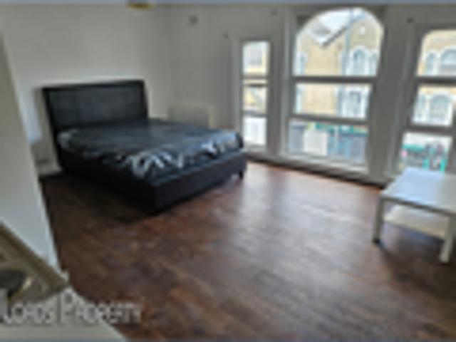 Seven Sisters Road, London N15, Studio to rent, £1,200 pcm | PrimeLocation