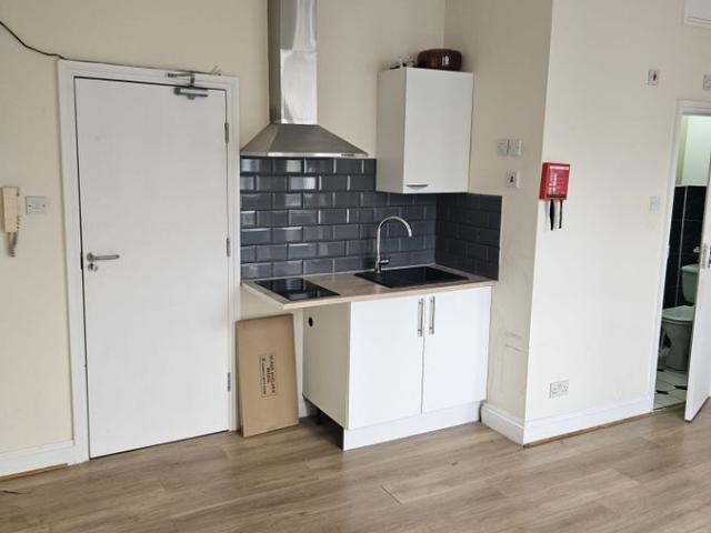 Seven Sisters Road, London N15, Studio to rent, £1,200 pcm | PrimeLocation