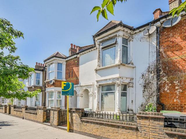 Seven Sisters Road, N15, Tottenham. 4 bed end of terrace house to rent £3,250 pcm £750 pw