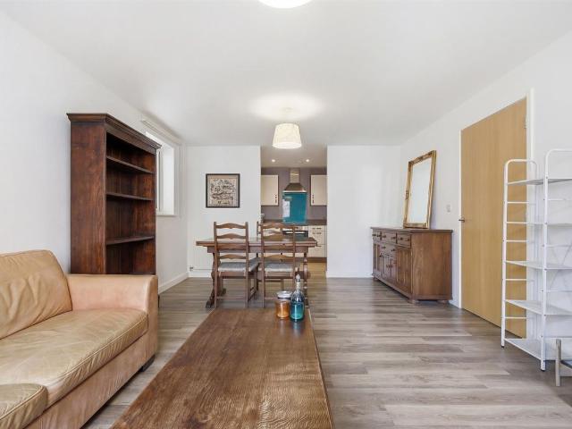 Seven Sisters Road N4, 3 bed flat to rent, £3,500 pcm | PrimeLocation