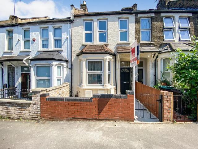 Seven Sisters Road, Seven Sisters, N15 4 bed terraced house to rent £3,402 pcm £785 pw