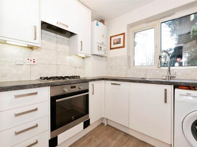 Sevenoaks Close, Sutton SM2, 2 bed flat to rent, £1,750 pcm | PrimeLocation