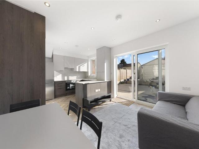 Sevenoaks Road, Brockley, London, SE4 4 bed terraced house to rent £3,800 pcm £877 pw
